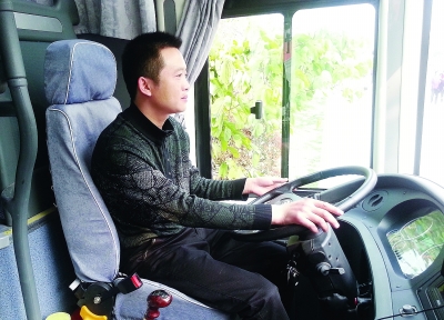 鴻鳴比滴滴強！深圳大巴包車司機篇