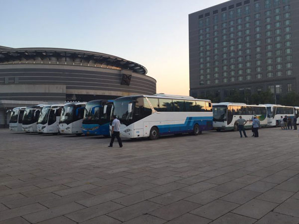 別急，教你解決企業年會大巴車（深圳企業年會包車）